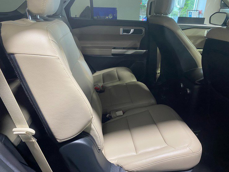 Used 2020 Ford Explorer XLT w/ Equipment Group 202A AWD/4WD image 20