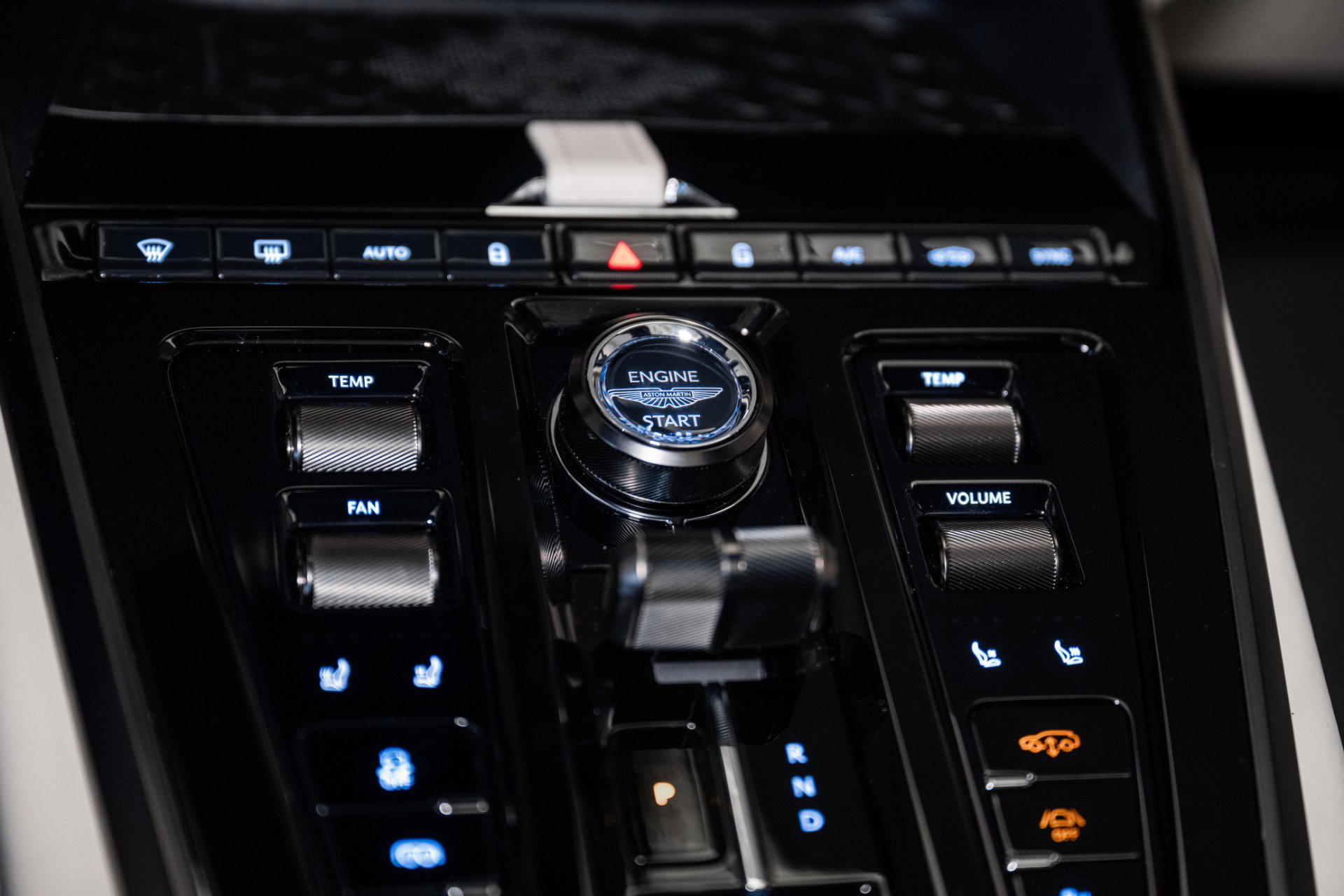 Used 2025 Aston Martin DBX 707 image 33
