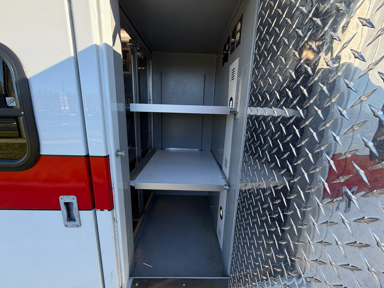 Used 2015 Chevrolet Express 4500 w/ Ambulance Package image 26