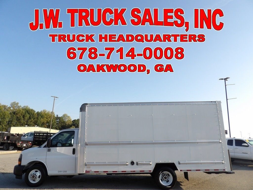 Used 2022 GMC Savana 3500 Extended w/ Power Convenience Package RWD image 2
