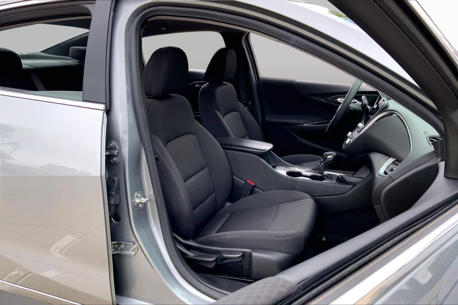 Used 2024 Chevrolet Malibu LT FWD image 9