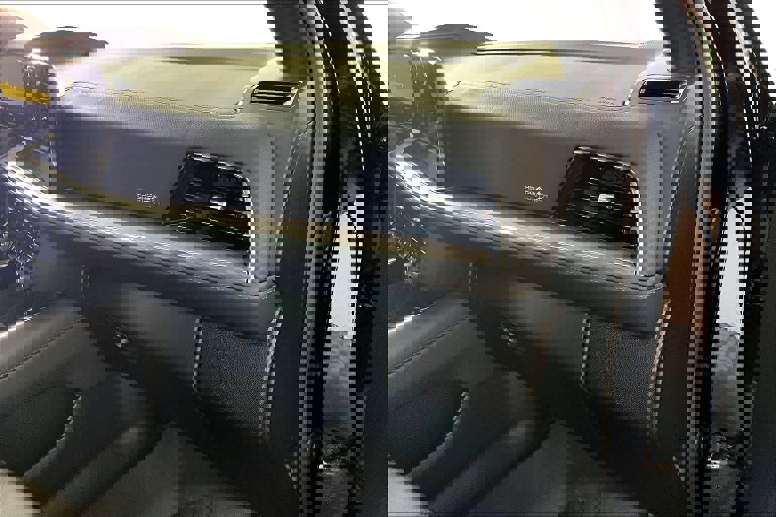 Used 2025 Chevrolet Suburban High Country image 17