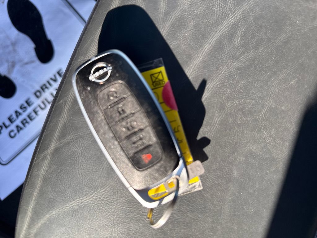 Used 2024 Nissan Pathfinder Platinum w/ Cargo Package image 32