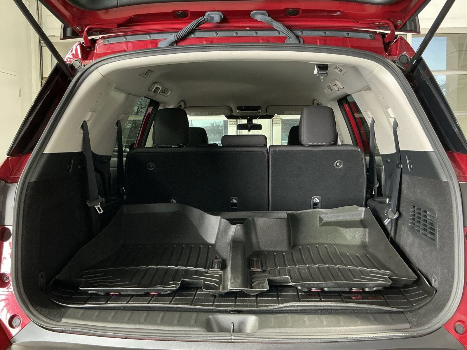 Used 2023 Nissan Pathfinder SV image 32