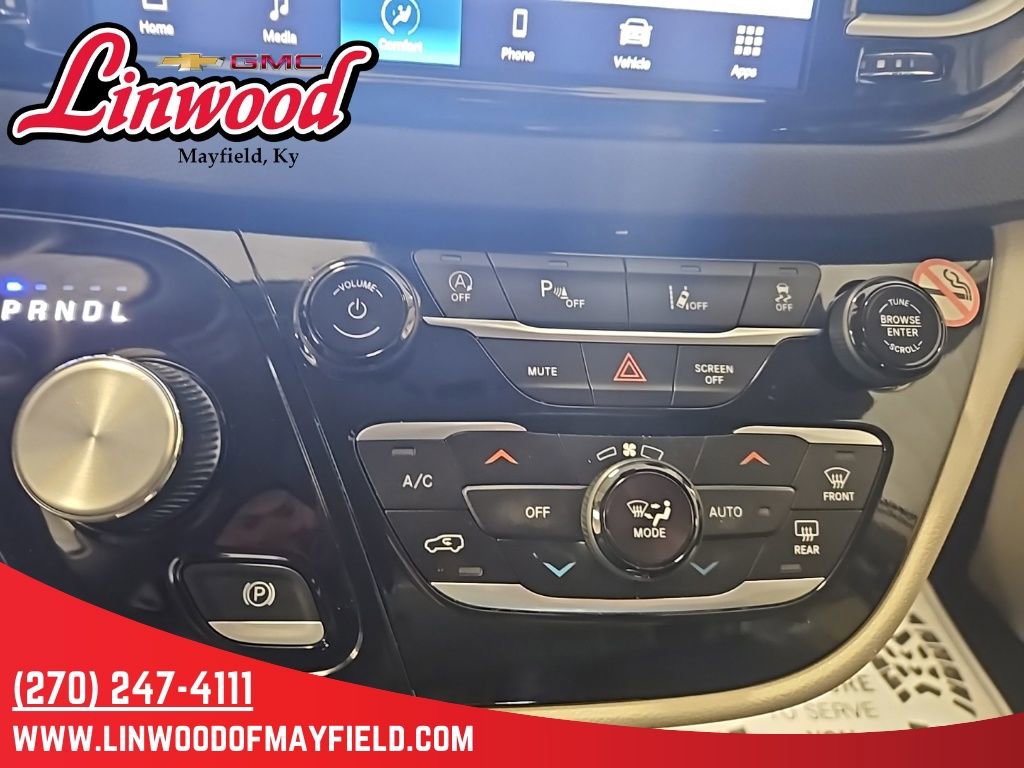 Used 2024 Chrysler Pacifica Touring-L FWD image 23