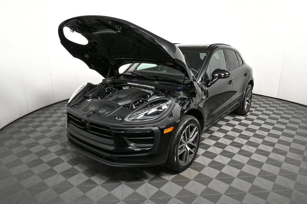 Certified 2026 Porsche Macan AWD/4WD image 34