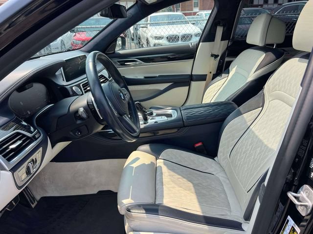 Used 2022 BMW 750i xDrive w/ Luxury Rear Seating Package AWD/4WD image 18