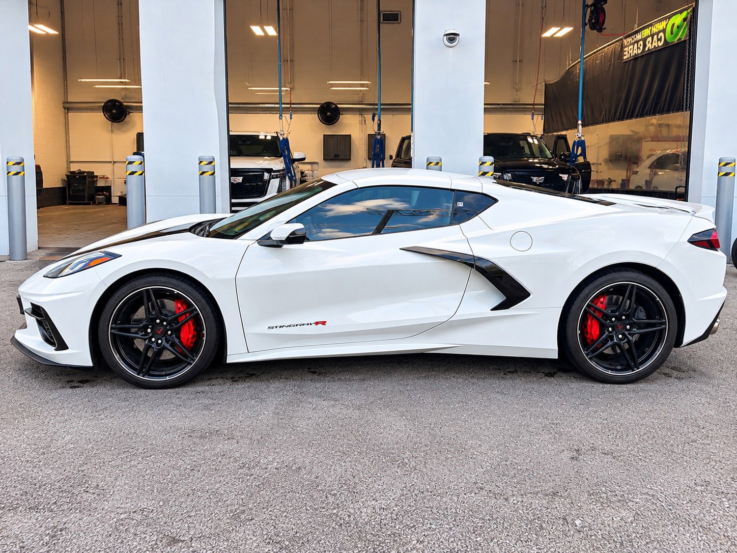 Used 2023 Chevrolet Corvette Stingray Coupe RWD image 2