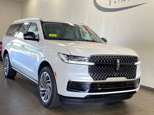 New 2026 Lincoln Navigator L Reserve AWD/4WD image 2