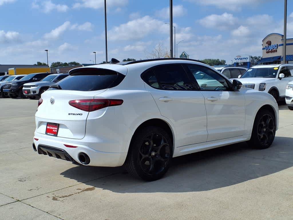 Used 2023 Alfa Romeo Stelvio Estrema AWD/4WD image 7