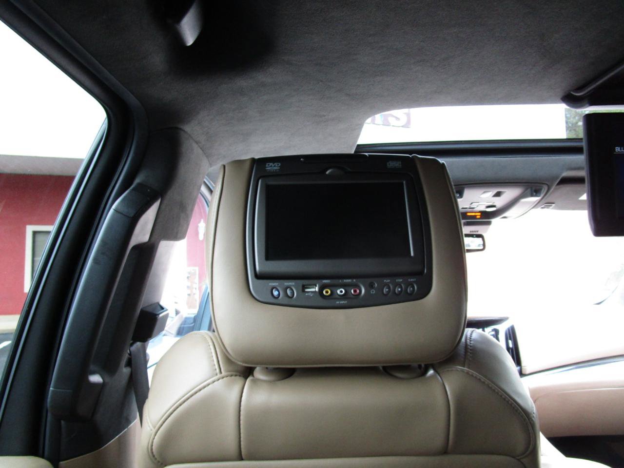 Used 2019 Cadillac Escalade ESV Platinum image 17