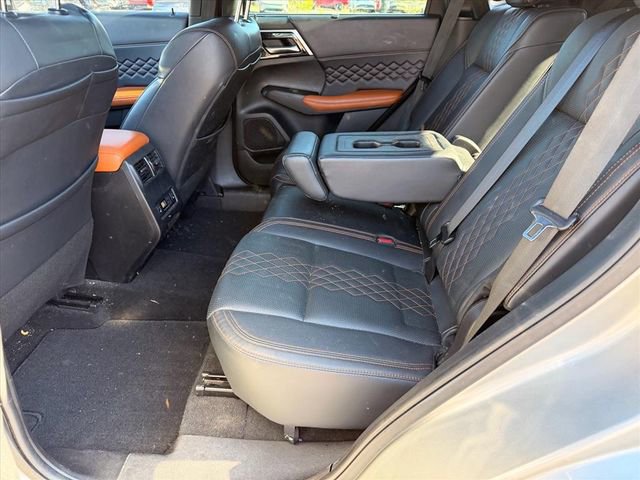 Used 2023 Mitsubishi Outlander SEL image 14