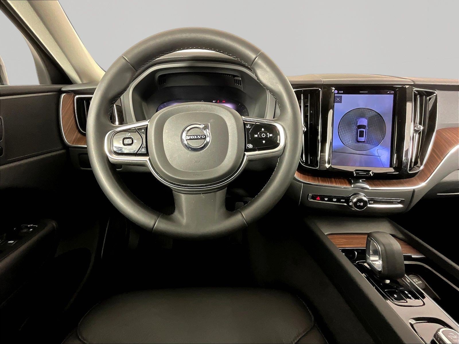 Used 2023 Volvo XC60 B5 Plus AWD/4WD image 8