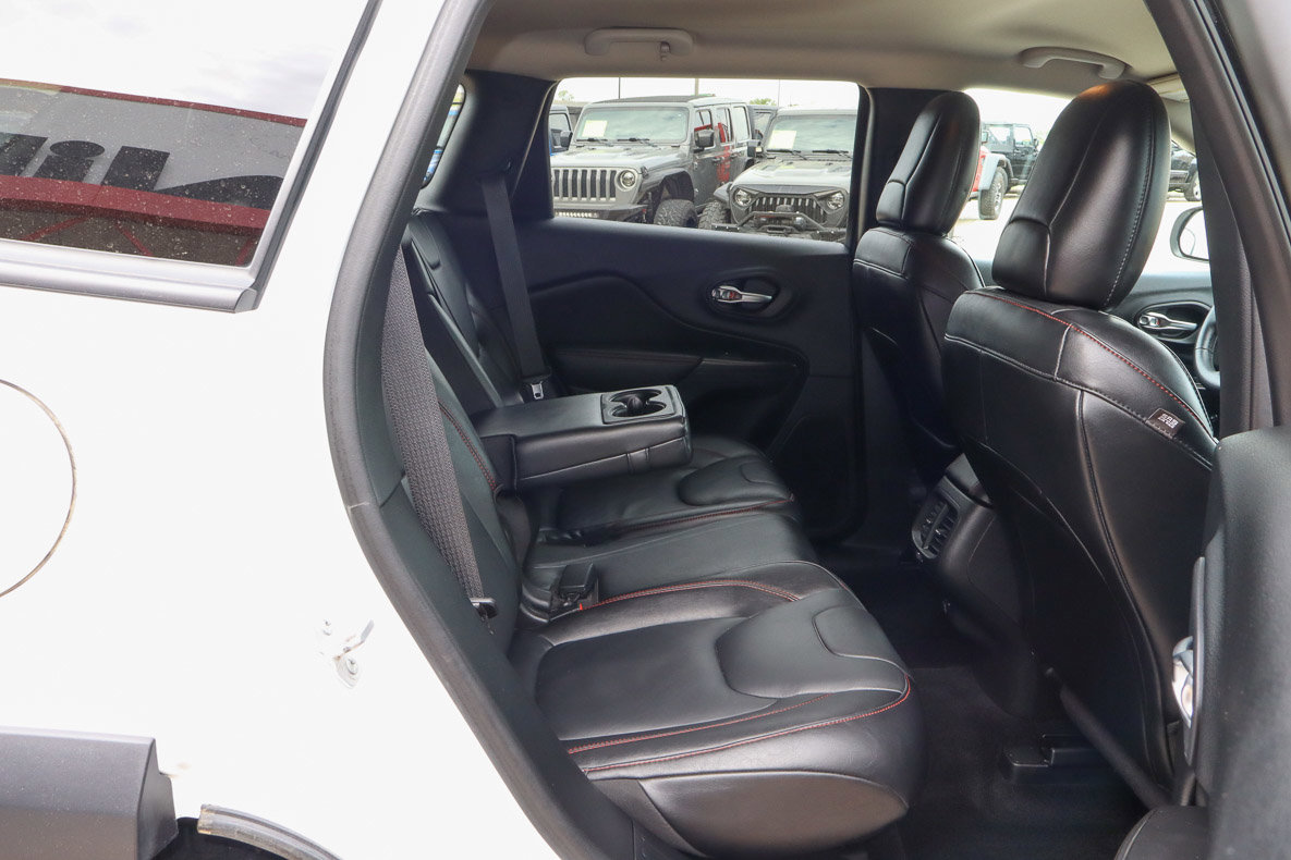 Used 2015 Jeep Cherokee Trailhawk w/ Comfort/Convenience Group AWD/4WD image 27