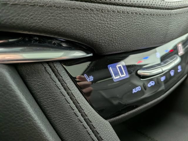 Certified 2023 Cadillac XT5 Premium Luxury w/ LPO, Floor Liner Package FWD image 9