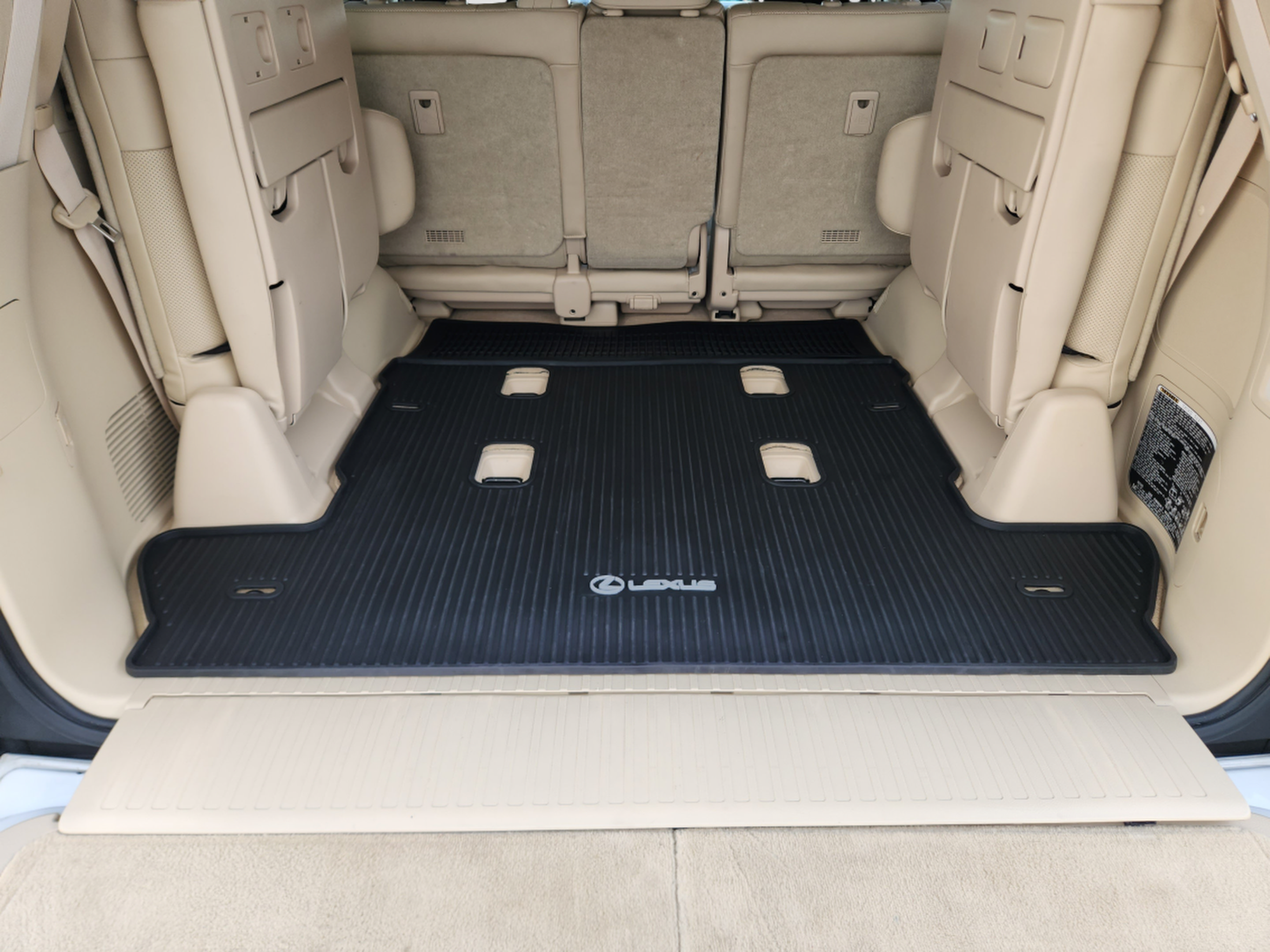 Used 2016 Lexus LX 570 4WD w/ Luxury Package image 31