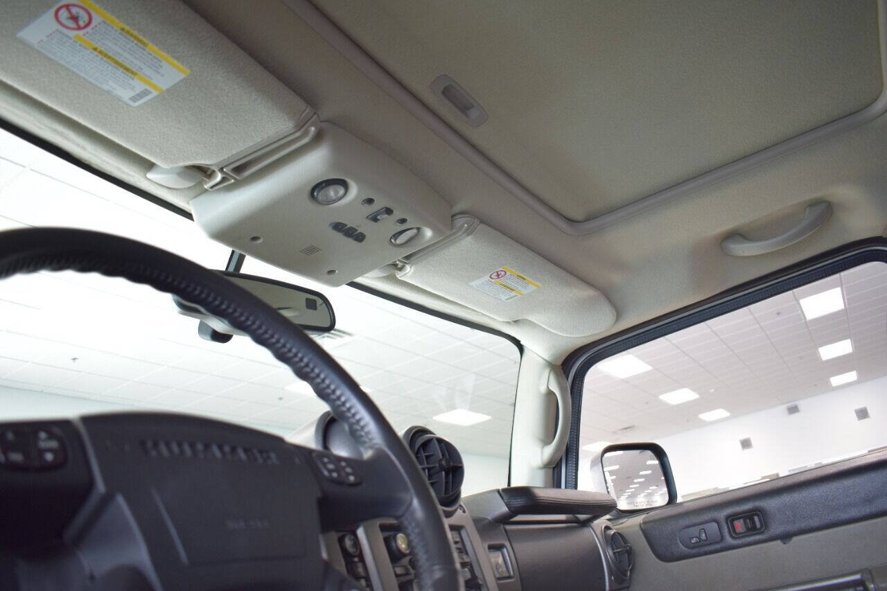 Used 2003 HUMMER H2 w/ Preferred Equipment Group AWD/4WD image 36