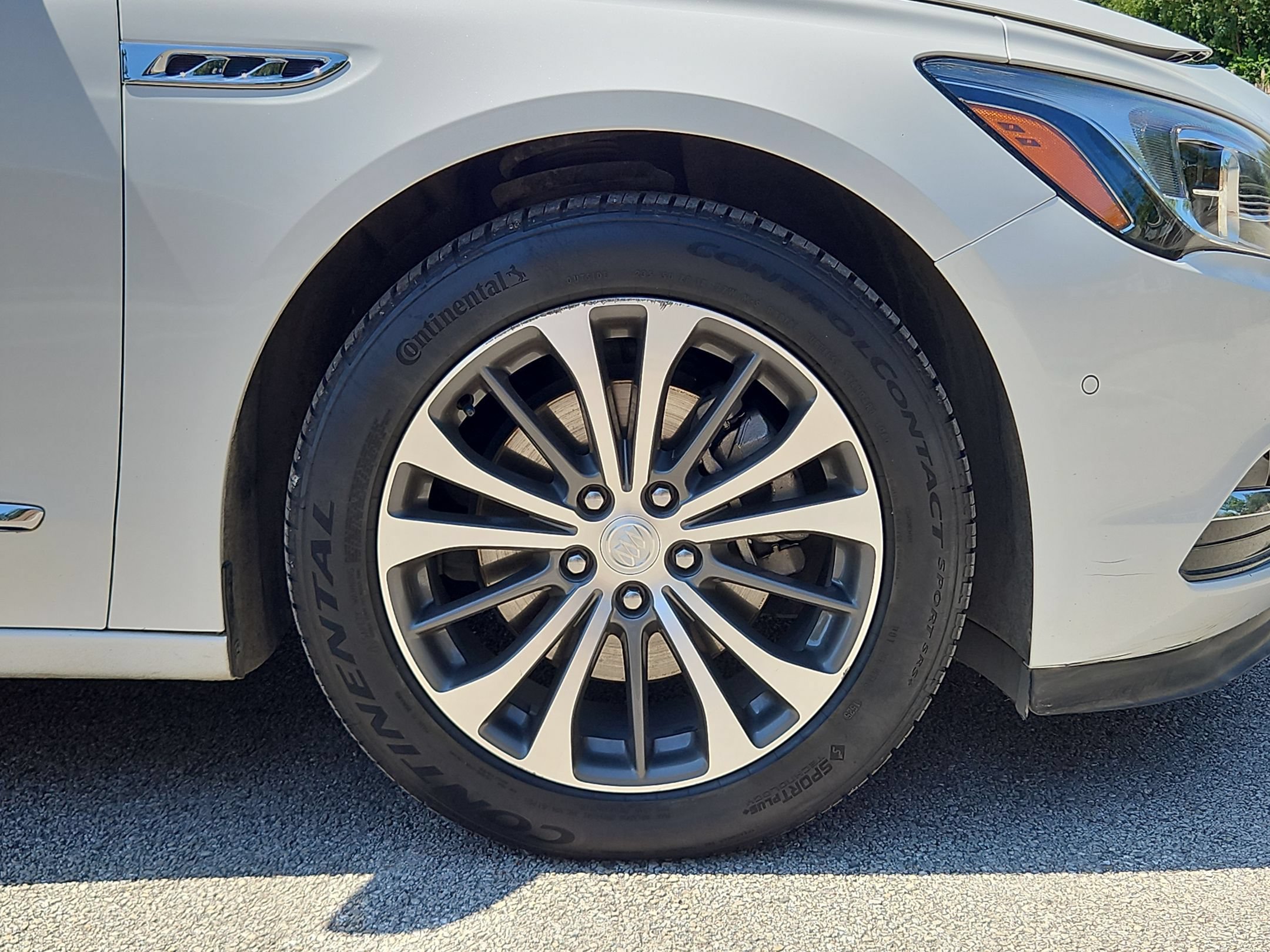 Used 2018 Buick LaCrosse Premium w/ Driver Confidence Package #2 FWD image 30