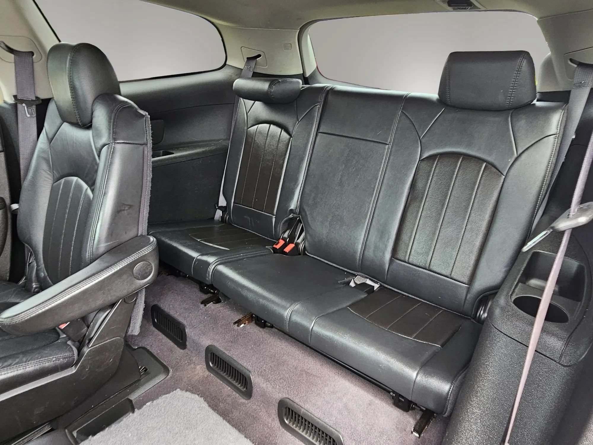 Used 2010 Buick Enclave CXL FWD image 5