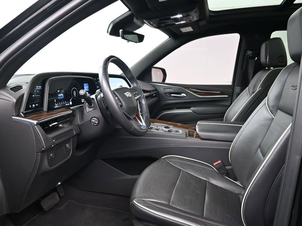 Used 2023 Cadillac Escalade Premium Luxury image 4
