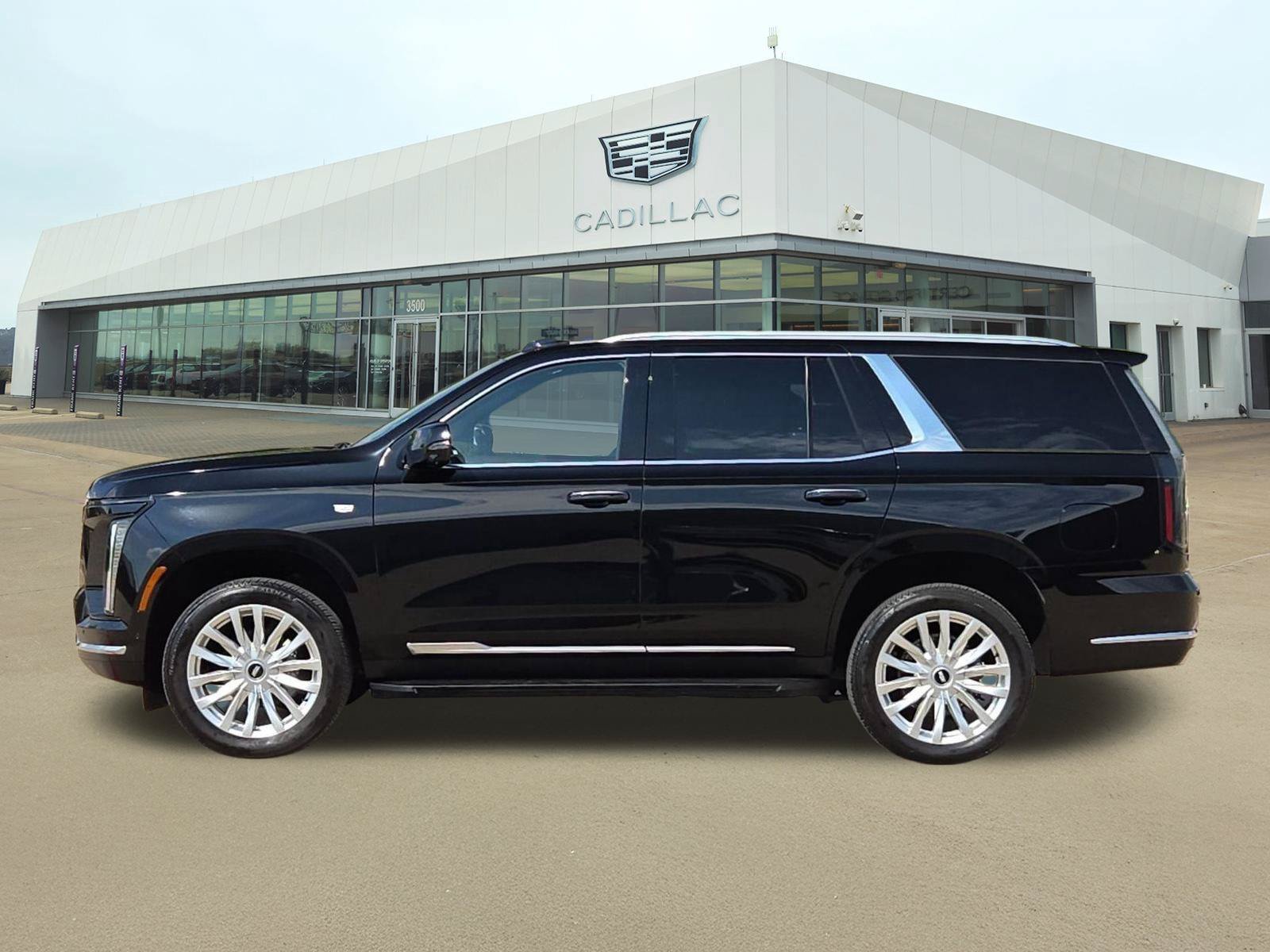 Certified 2025 Cadillac Escalade Luxury RWD image 3