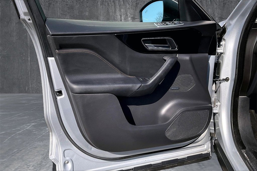 Used 2017 Jaguar F-PACE Prestige image 20