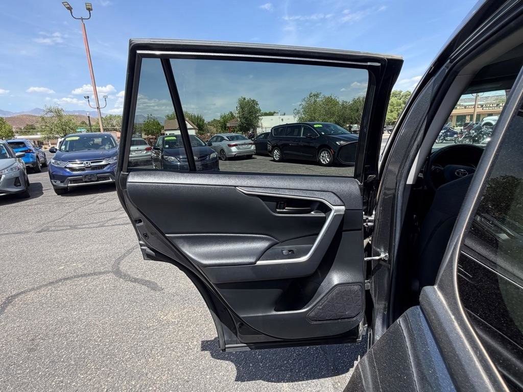 Used 2021 Toyota RAV4 LE w/ Carpet Mat Package (TMS) FWD image 23