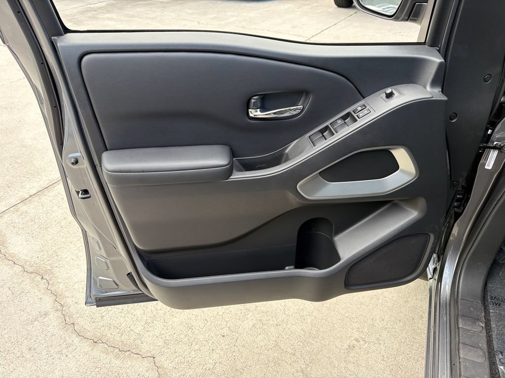 Used 2025 Nissan Frontier SV RWD image 14