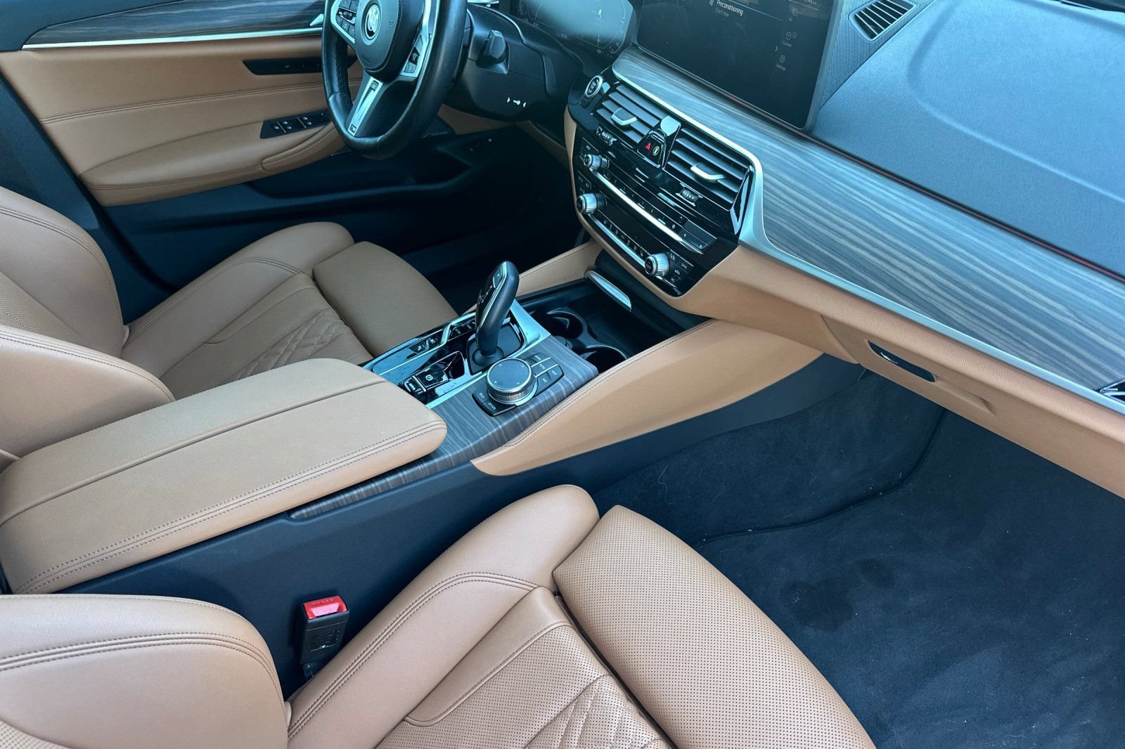 Used 2023 BMW 530e w/ M Sport Package RWD image 18