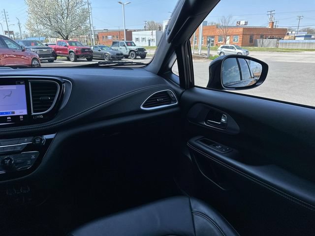 Used 2022 Chrysler Pacifica Touring-L w/ S Appearance Package FWD image 63