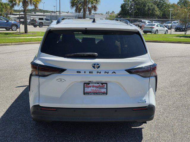 Certified 2024 Toyota Sienna XLE FWD image 3