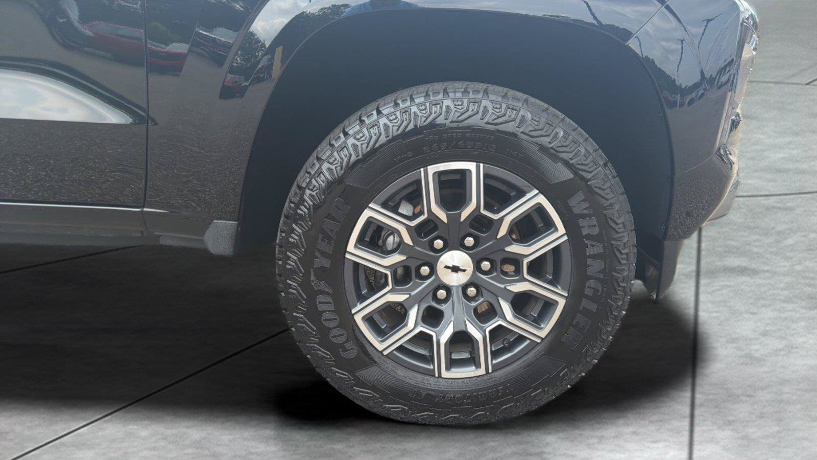 Used 2026 Chevrolet Colorado Z71 w/ Technology Package AWD/4WD image 25