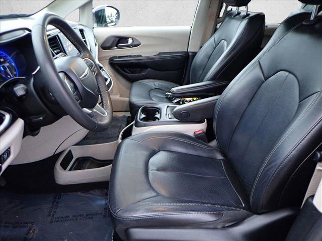 Used 2022 Chrysler Pacifica Touring-L image 13