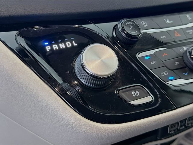 Used 2022 Chrysler Pacifica Touring-L image 17