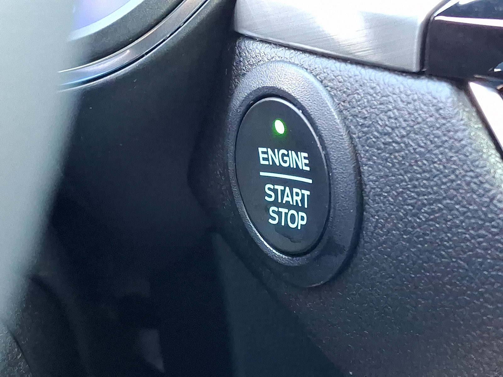 Certified 2022 Ford Escape Titanium image 26