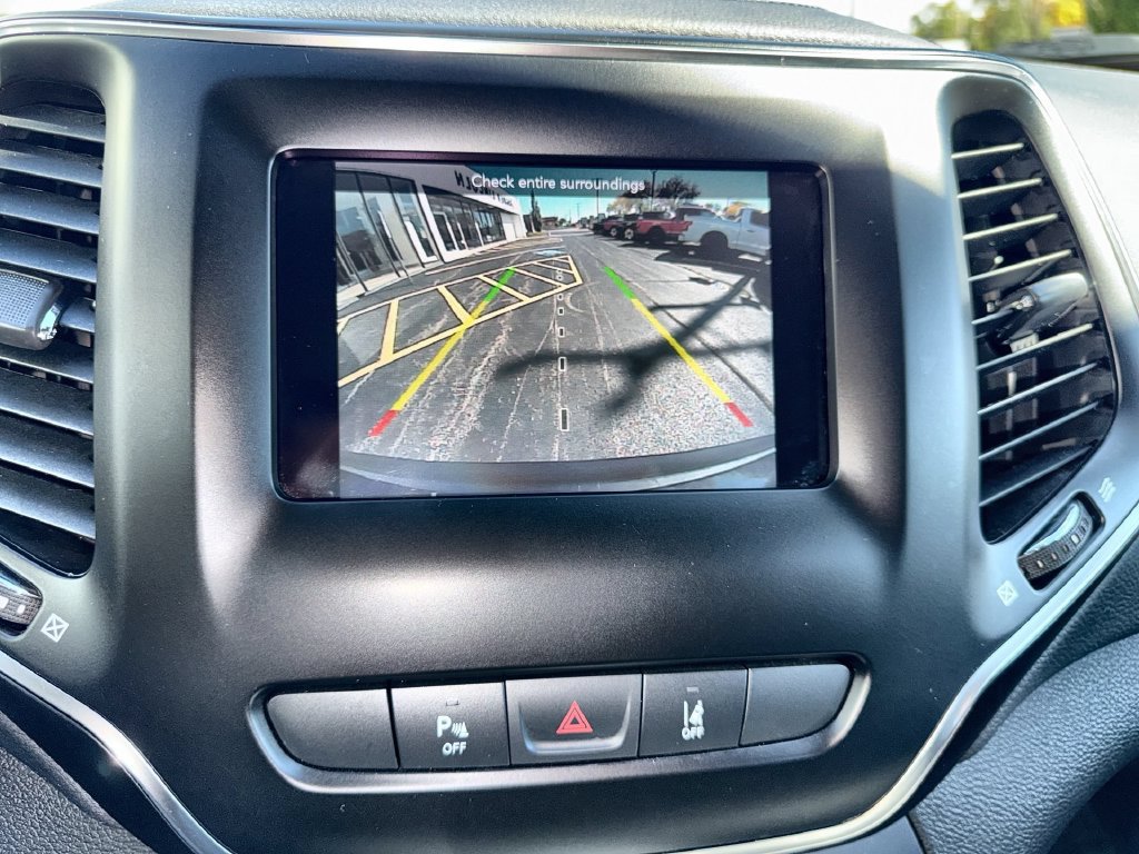 Used 2021 Jeep Cherokee Latitude Plus AWD/4WD image 25
