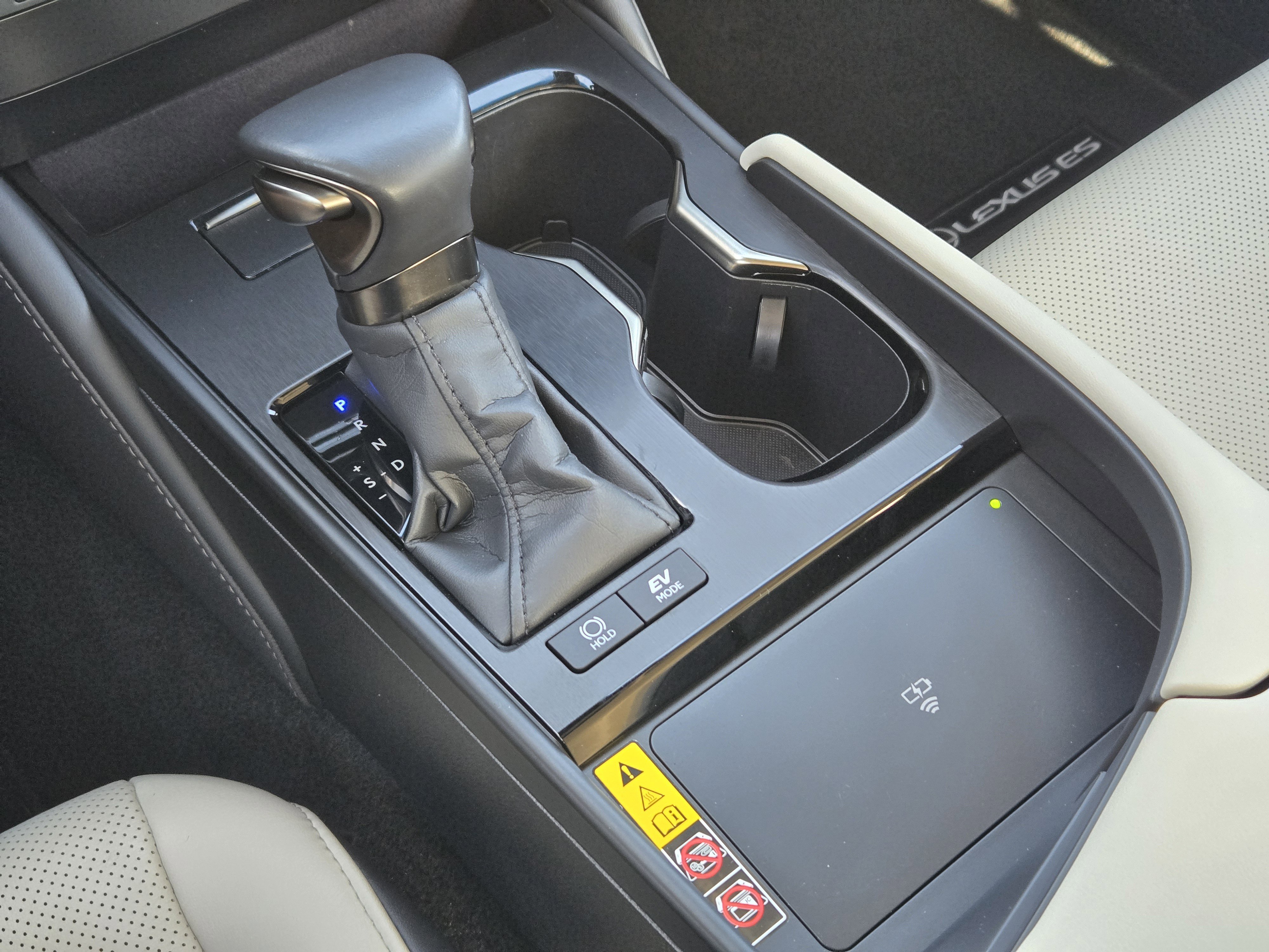 Used 2025 Lexus ES 300h w/ Premium Package image 30