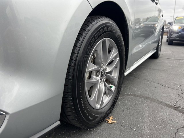 Used 2024 Toyota Sienna XLE image 12