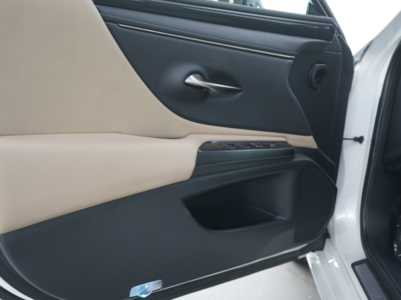 Used 2021 Lexus ES 350 w/ Accessory Package FWD image 17