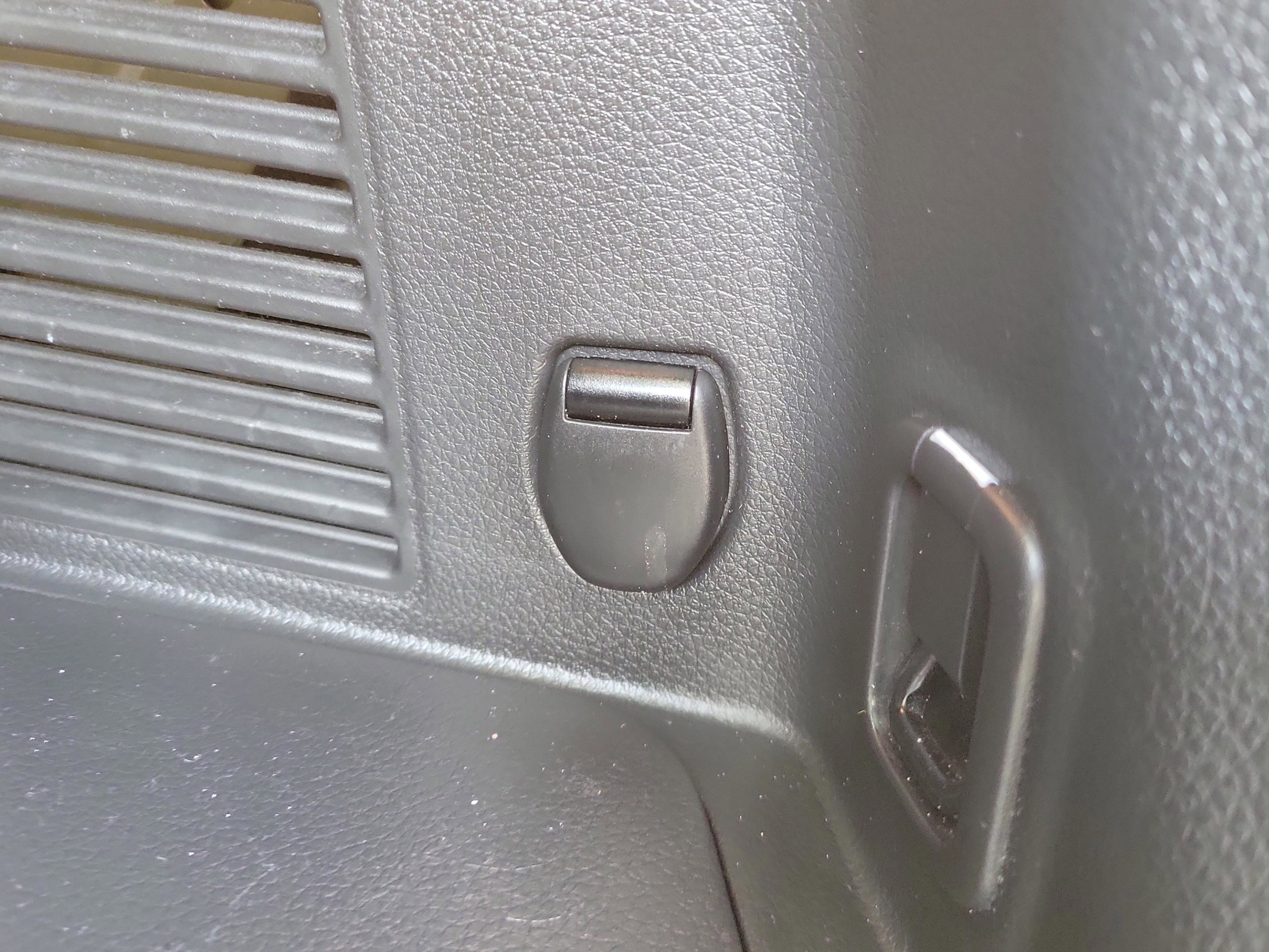 Used 2015 Nissan Rogue S w/ S Family Package image 6