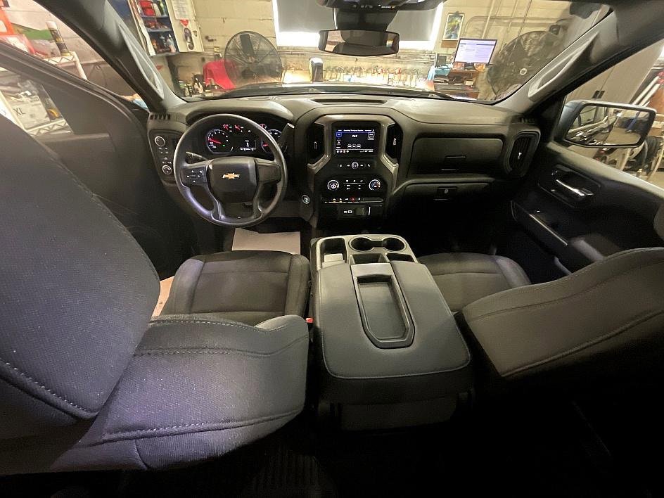 Used 2022 Chevrolet Silverado 1500 Custom image 3