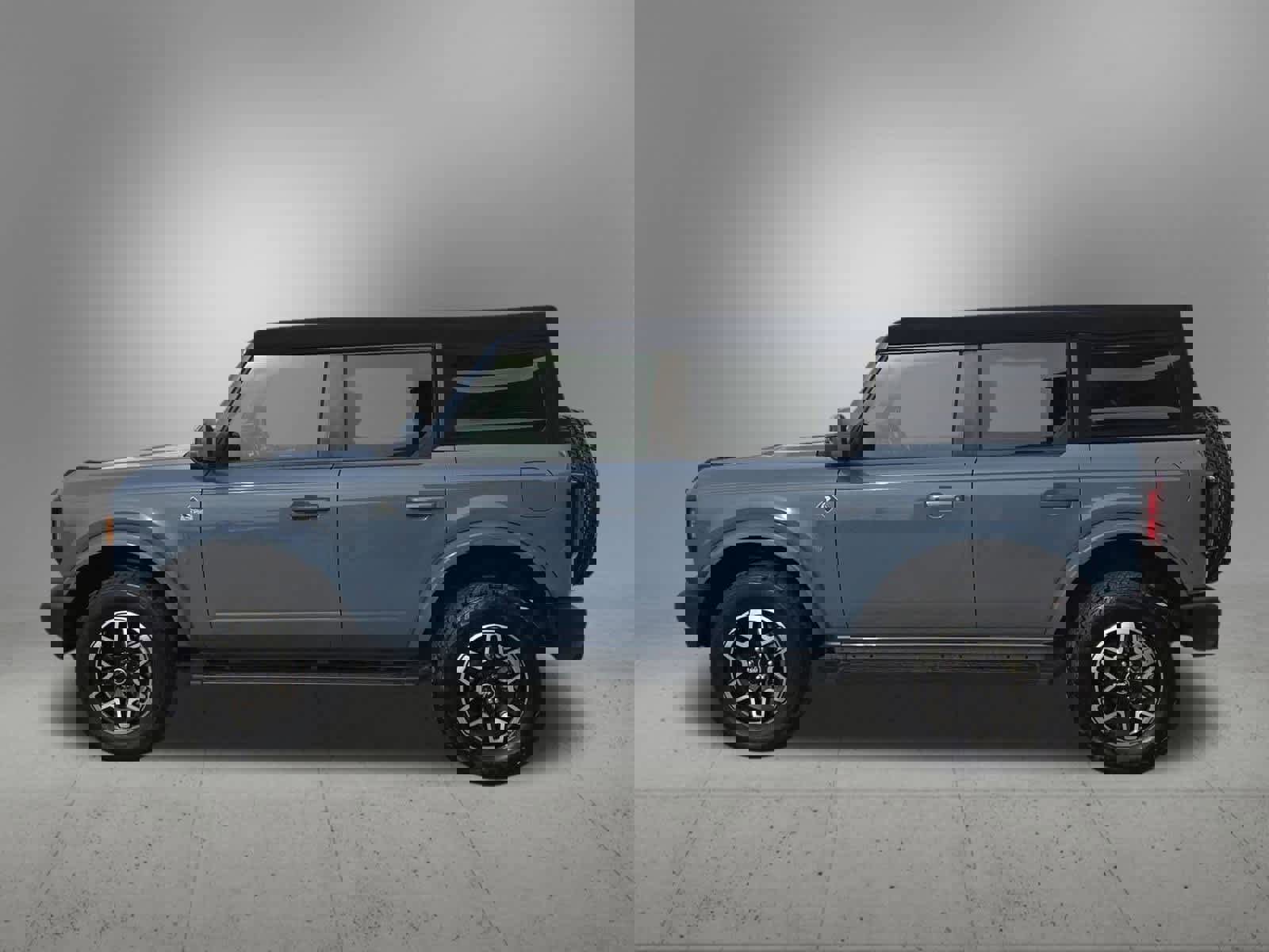 Used 2023 Ford Bronco Outer Banks image 3