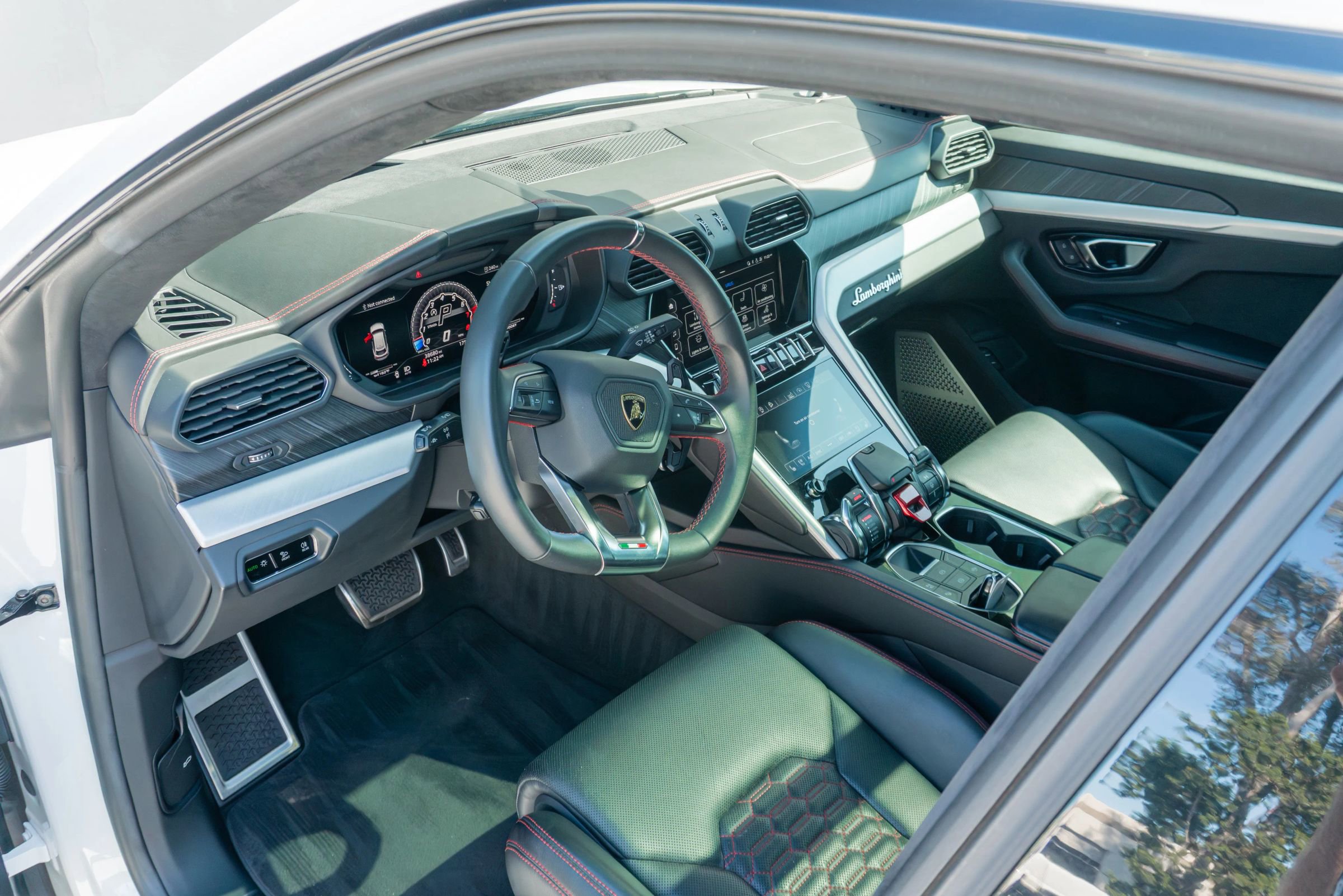 Used 2021 Lamborghini Urus image 74