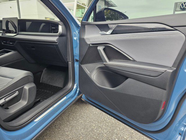 Used 2025 Volkswagen Tiguan SE R-Line AWD/4WD image 12