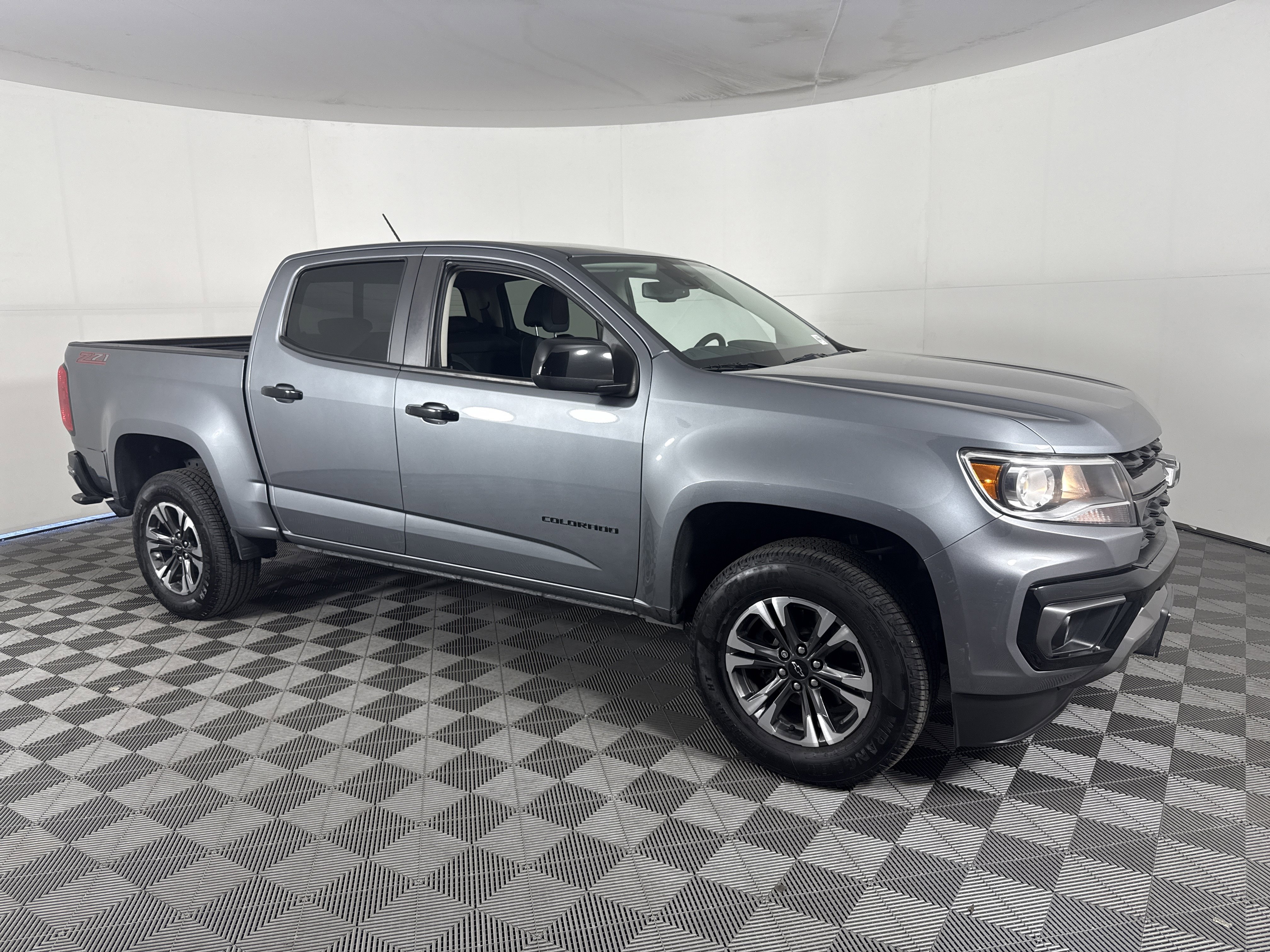 Used 2022 Chevrolet Colorado Z71 w/ Safety Package image 2
