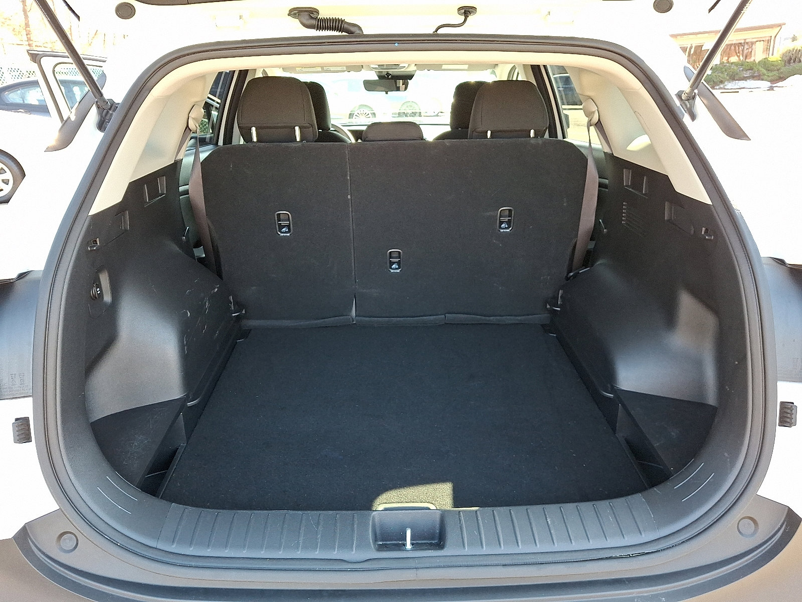 Used 2023 Kia Sportage LX image 30