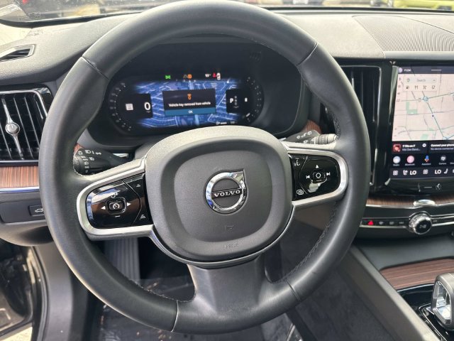 Used 2023 Volvo XC60 B5 Plus FWD image 27