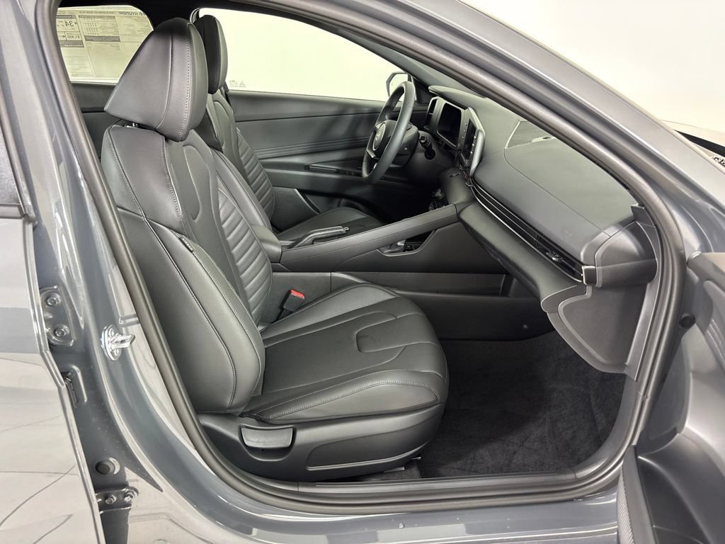 New 2026 Hyundai Elantra SEL Sport FWD image 12