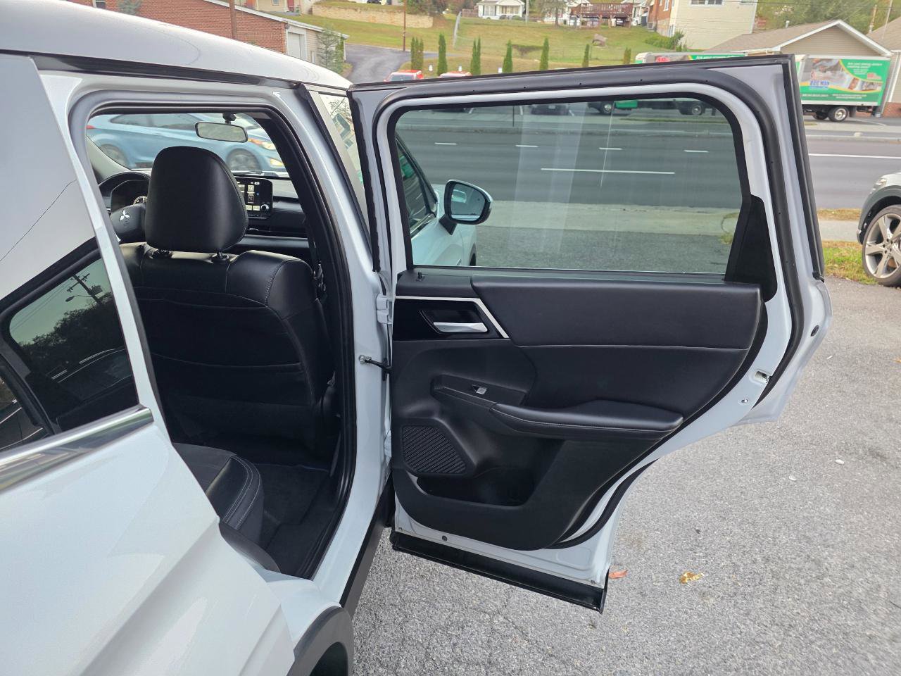 Used 2023 Mitsubishi Outlander Ralliart image 17