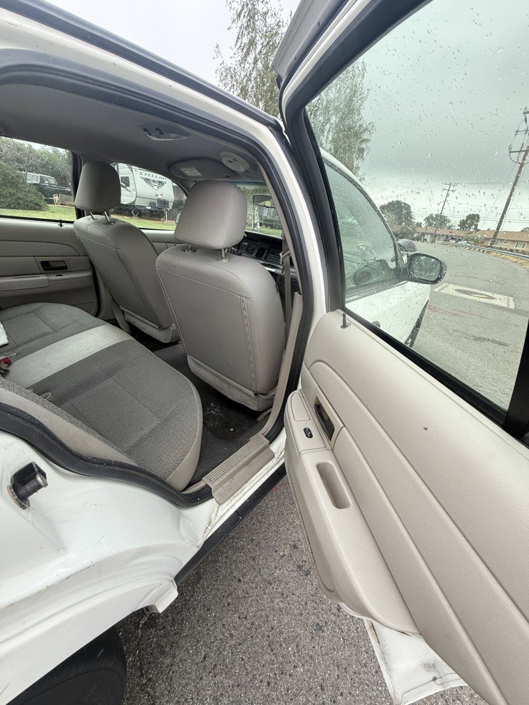 Used 2006 Ford Crown Victoria Police Interceptor image 9